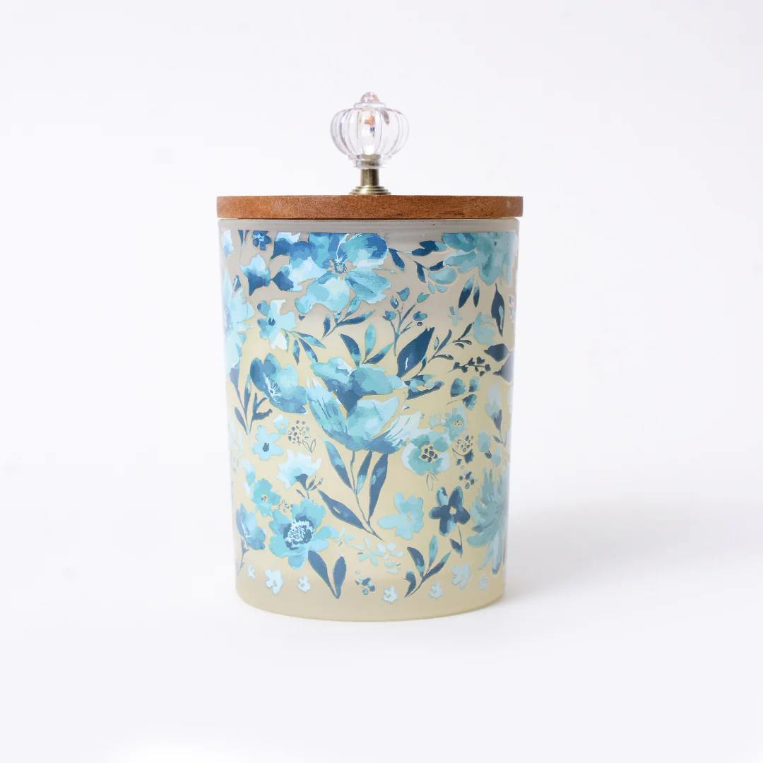 Fresh Linen Scented Candle - Image 2