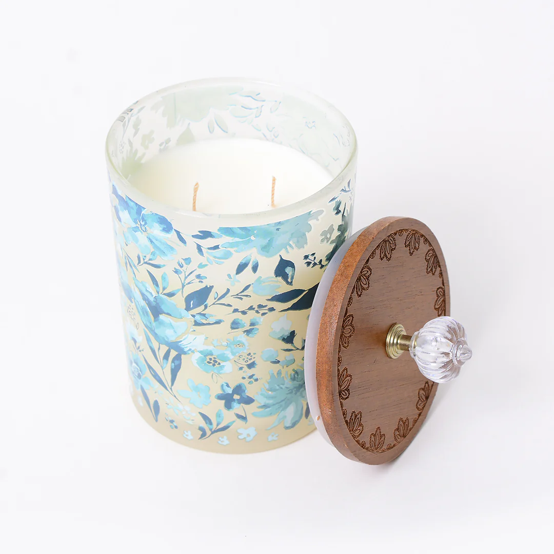 Fresh Linen Scented Candle - Image 3