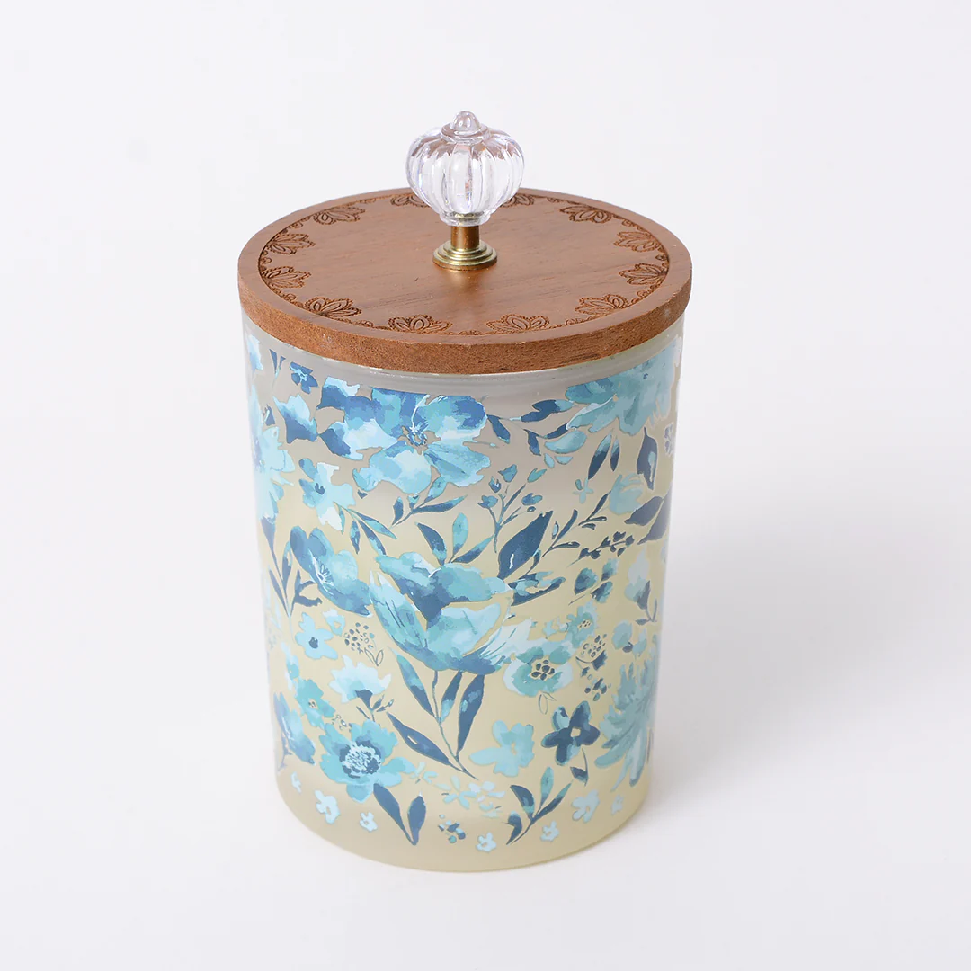 Fresh Linen Scented Candle - Image 4