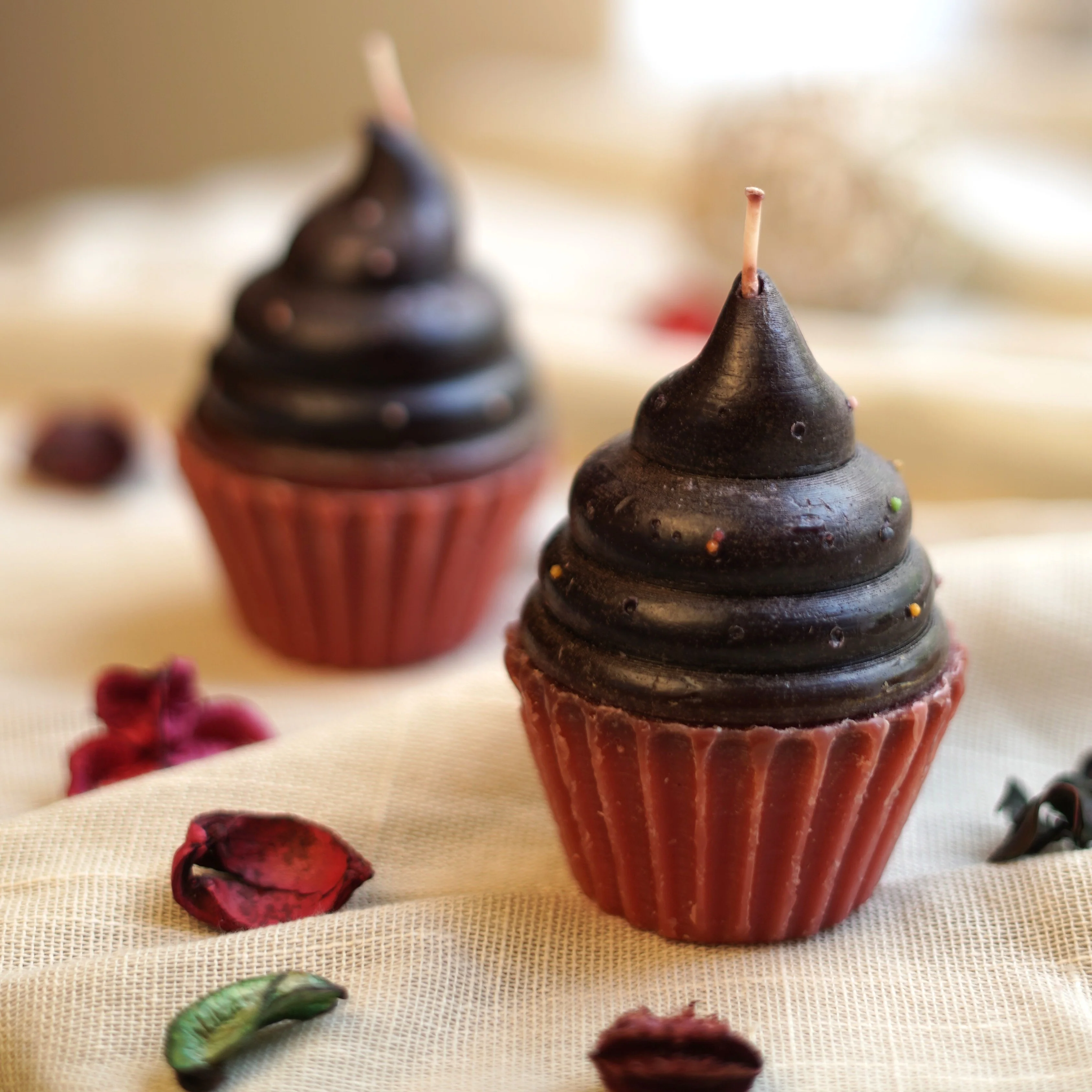 Sweet Macaroon Cupcake Candle